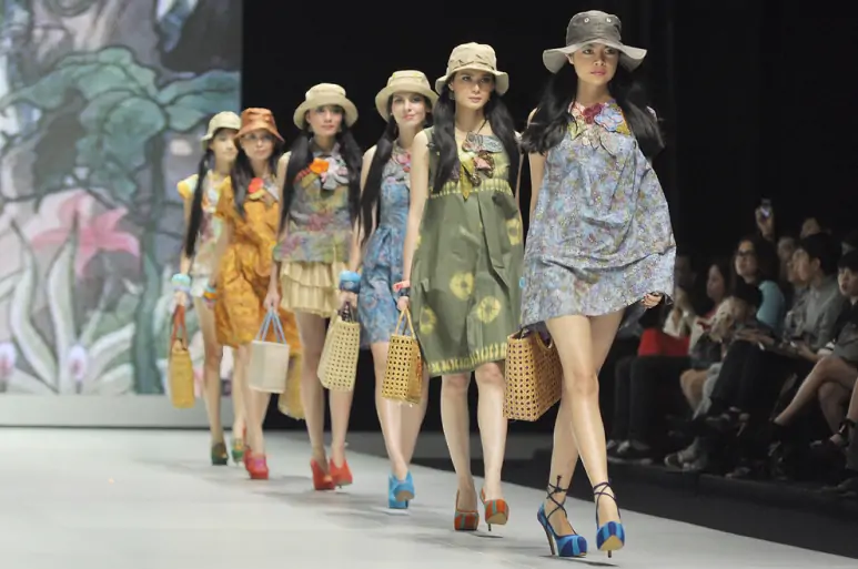 Menyusuri Warna dan Tekstur: Tren Fashion Indonesia yang Memadukan Tradisi dan Modernitas